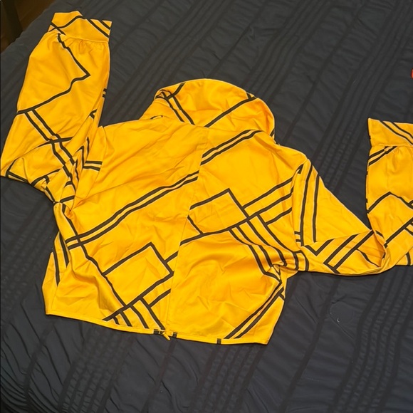 Yellow Geometric Patterned Blouse - Picture 2 of 3